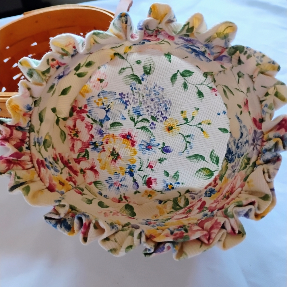 Longaberger Yellow Basket with Floral Liner - Picture 13 of 16